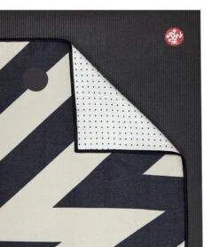 Manduka Yogitoes+ Repreve® Yoga Mat Towel, 71" -Yoga Balance 6895582969899 nouveauzigzag 4a
