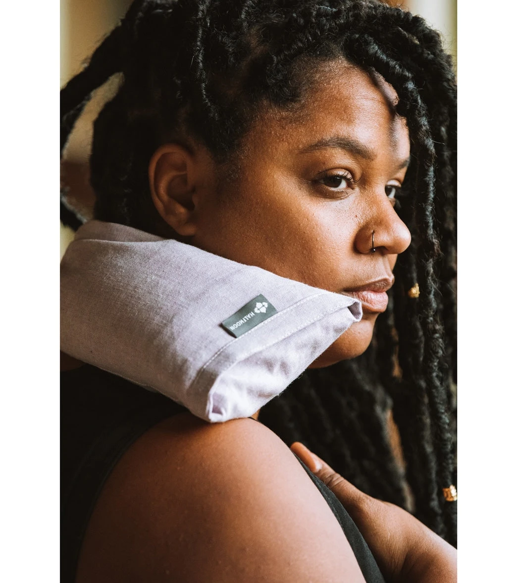 Halfmoon Hot & Cold Linen Therapy Pillow 4 Halfmoon Hot & Cold Linen Therapy Pillow - Image 4