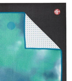 Manduka Yogitoes+ Repreve® Yoga Mat Towel, 71" Lido Sky 7 Manduka Yogitoes+ Repreve® Yoga Mat Towel, 71" Lido Sky -Yoga Balance 7083040407595 lidosky 4a